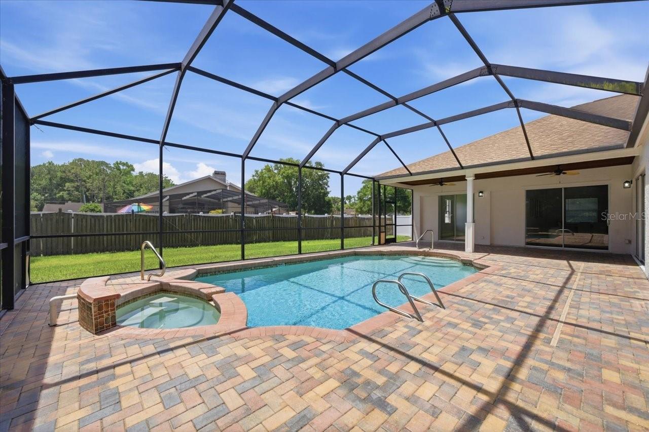 Listing photo id 45 for 3902 Meadowlark Court