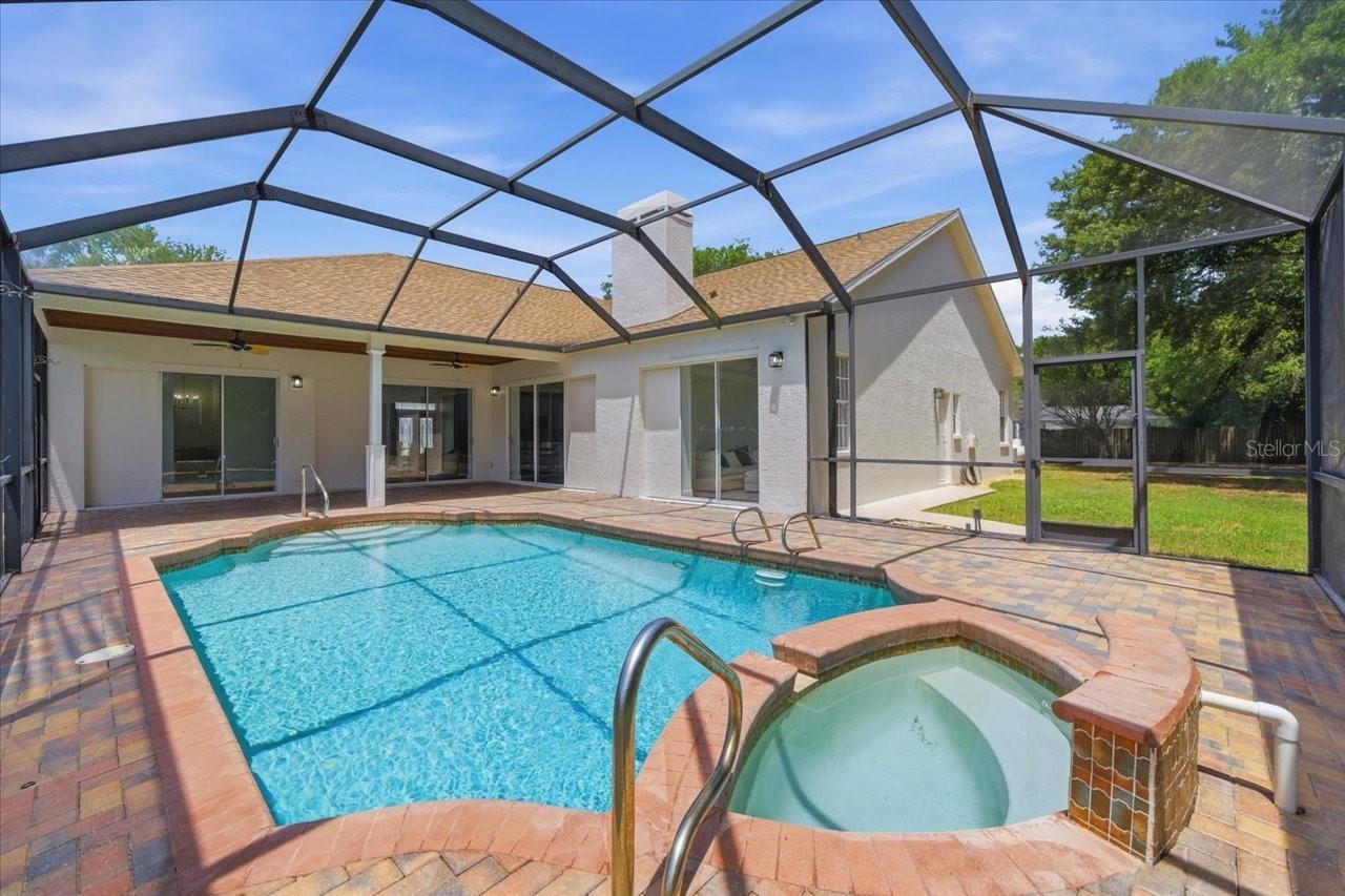 Listing photo id 46 for 3902 Meadowlark Court