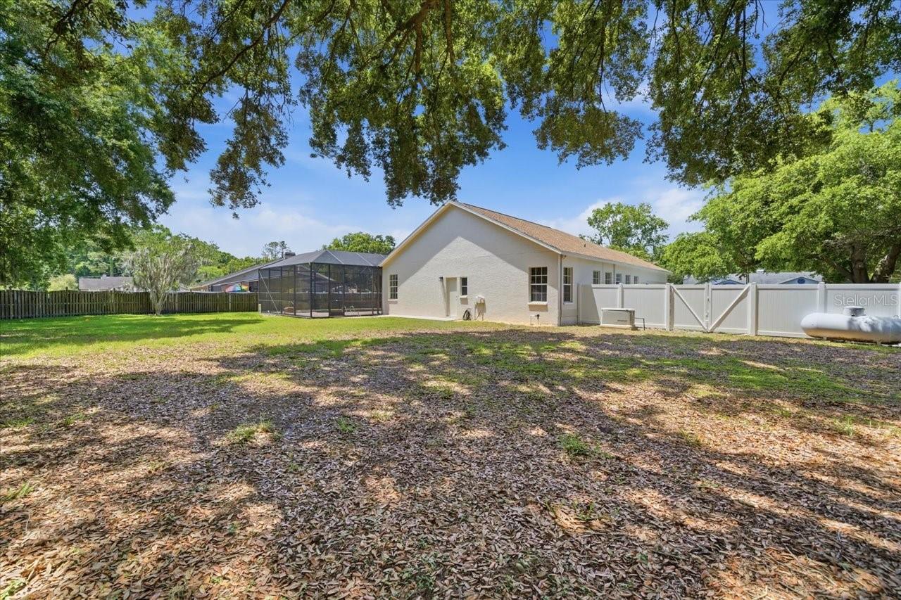 Listing photo id 47 for 3902 Meadowlark Court