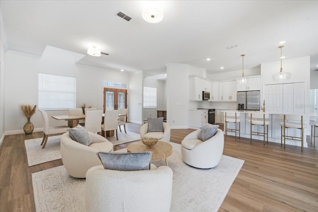 Listing photo id 3 for 3902 Meadowlark Court