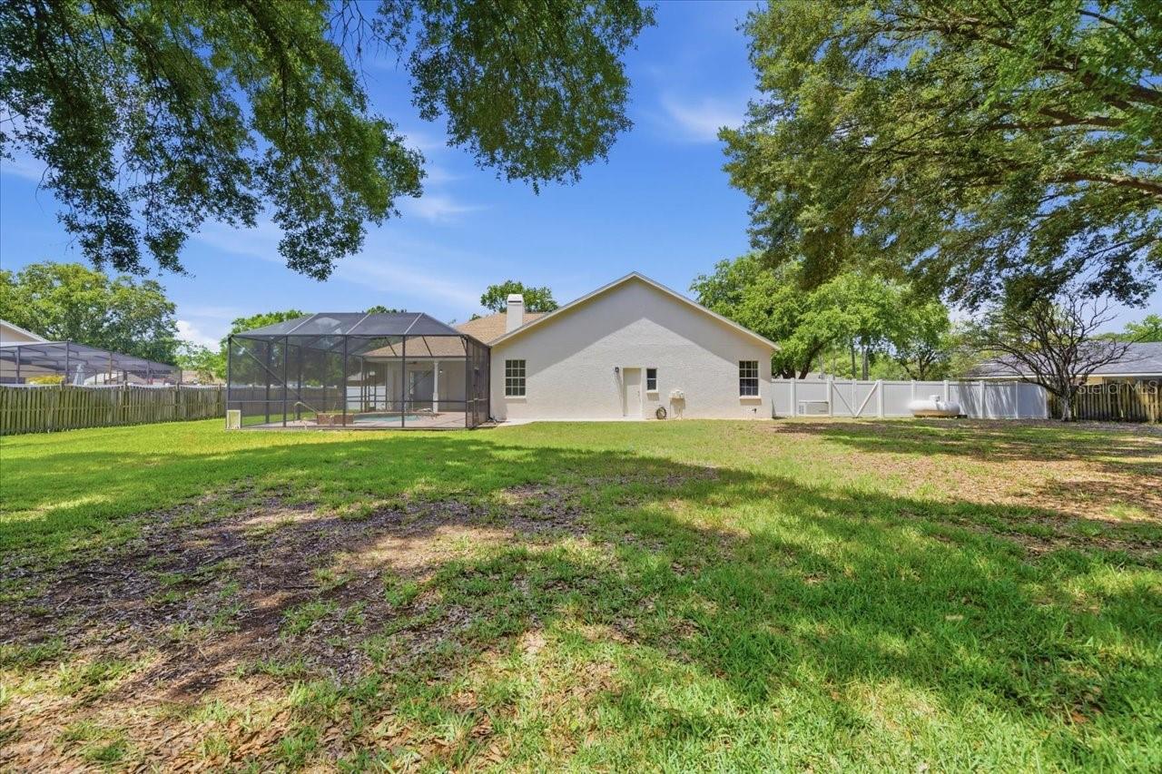 Listing photo id 48 for 3902 Meadowlark Court