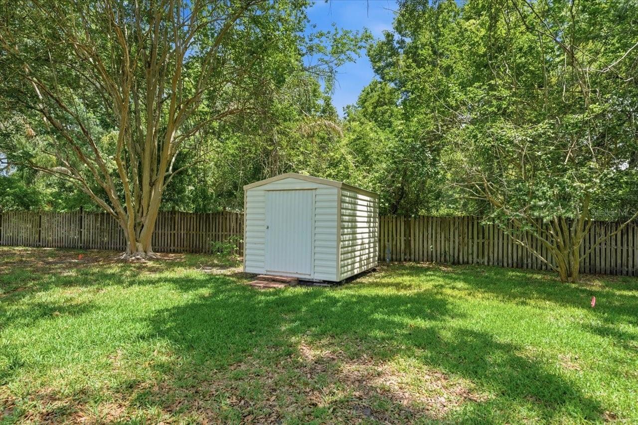 Listing photo id 49 for 3902 Meadowlark Court