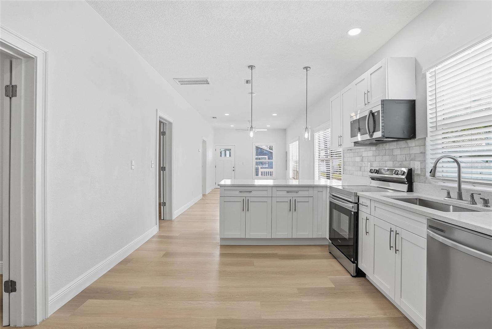 Image 4 of 45 For 2902 Sanchez Street