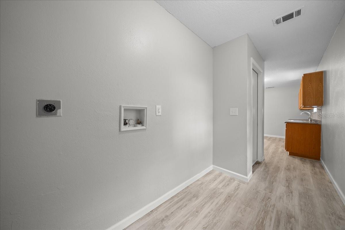 Image 17 of 22 For 4103 Holly Hill