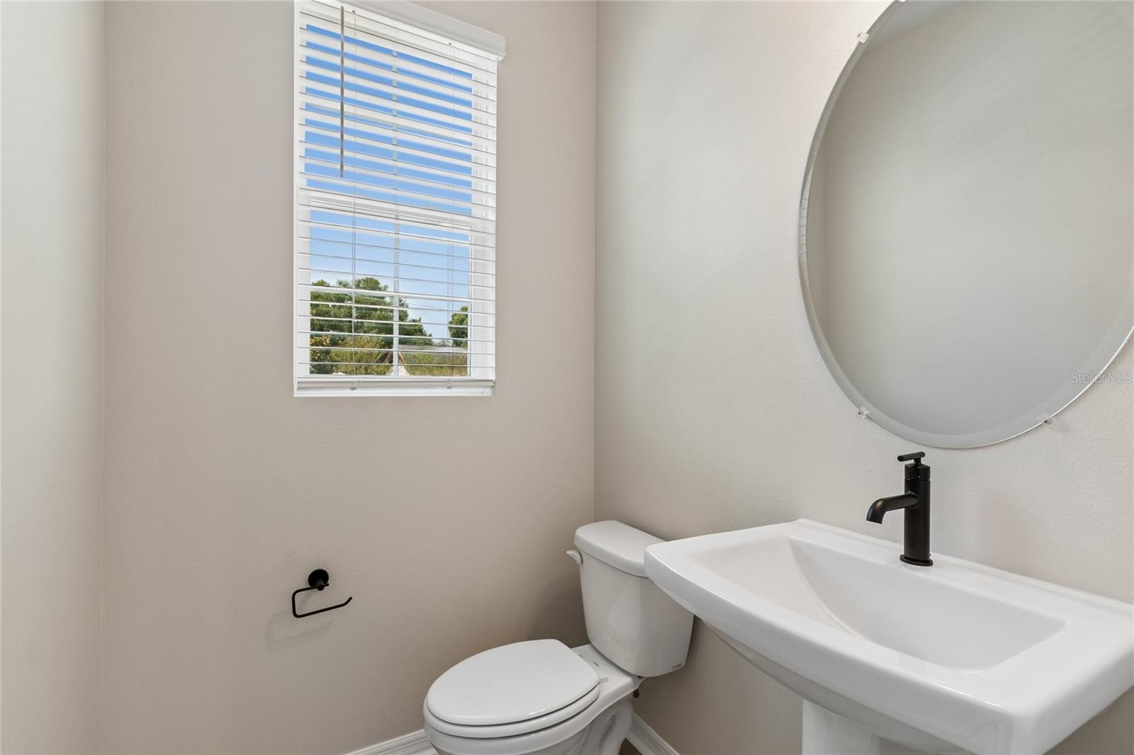 Image 21 of 36 For 4341 Roush Avenue