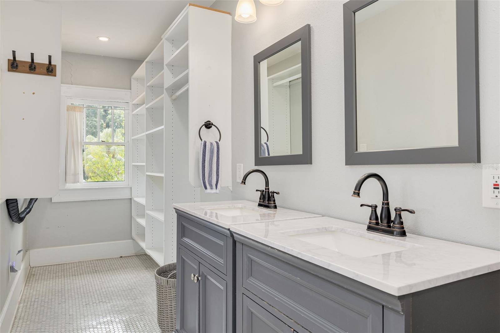 Image 17 of 32 For 533 8th Avenue N