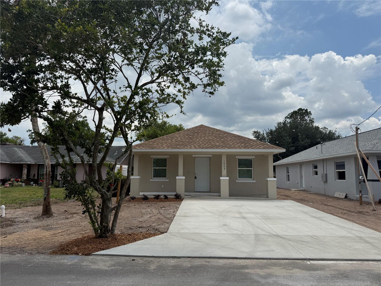 Listing photo id 0 for 1003 Renfro Street