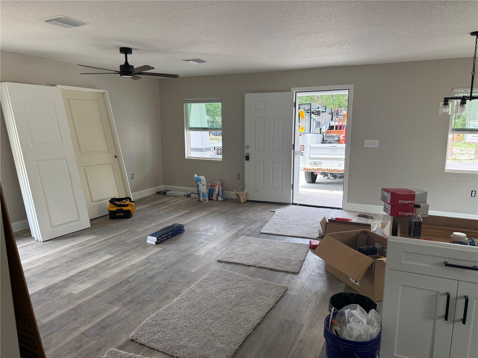 Listing photo id 1 for 1001 Renfro Street