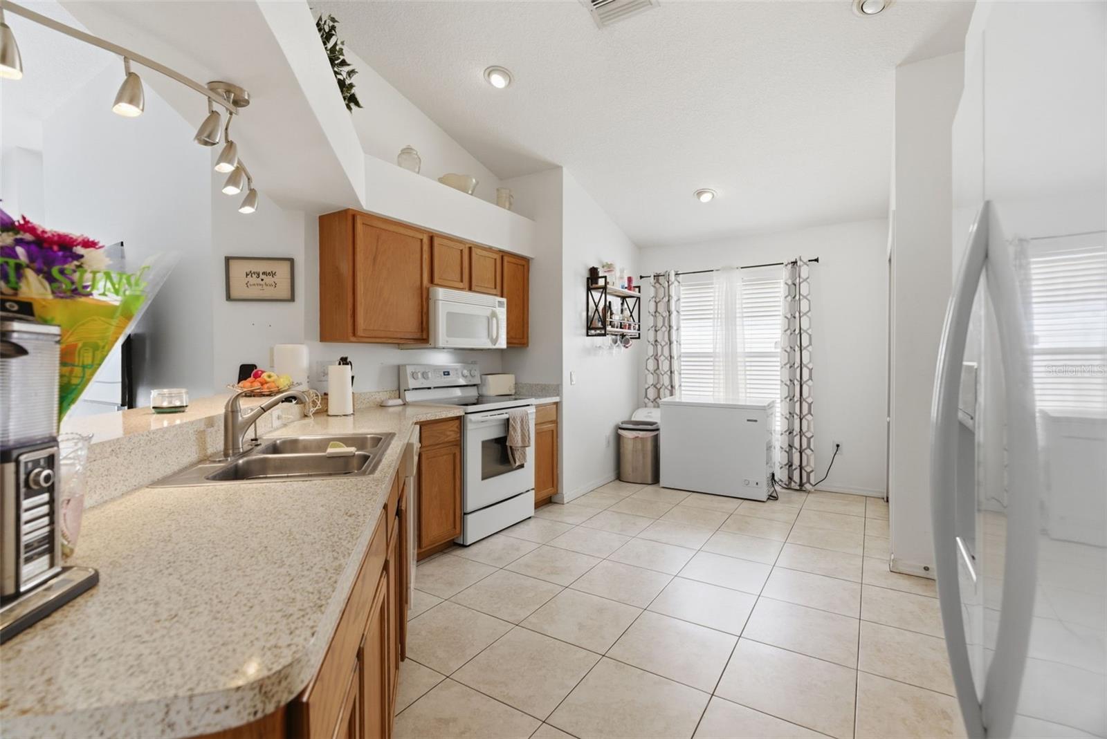 Image 12 of 36 For 12818 Lake Vista Drive