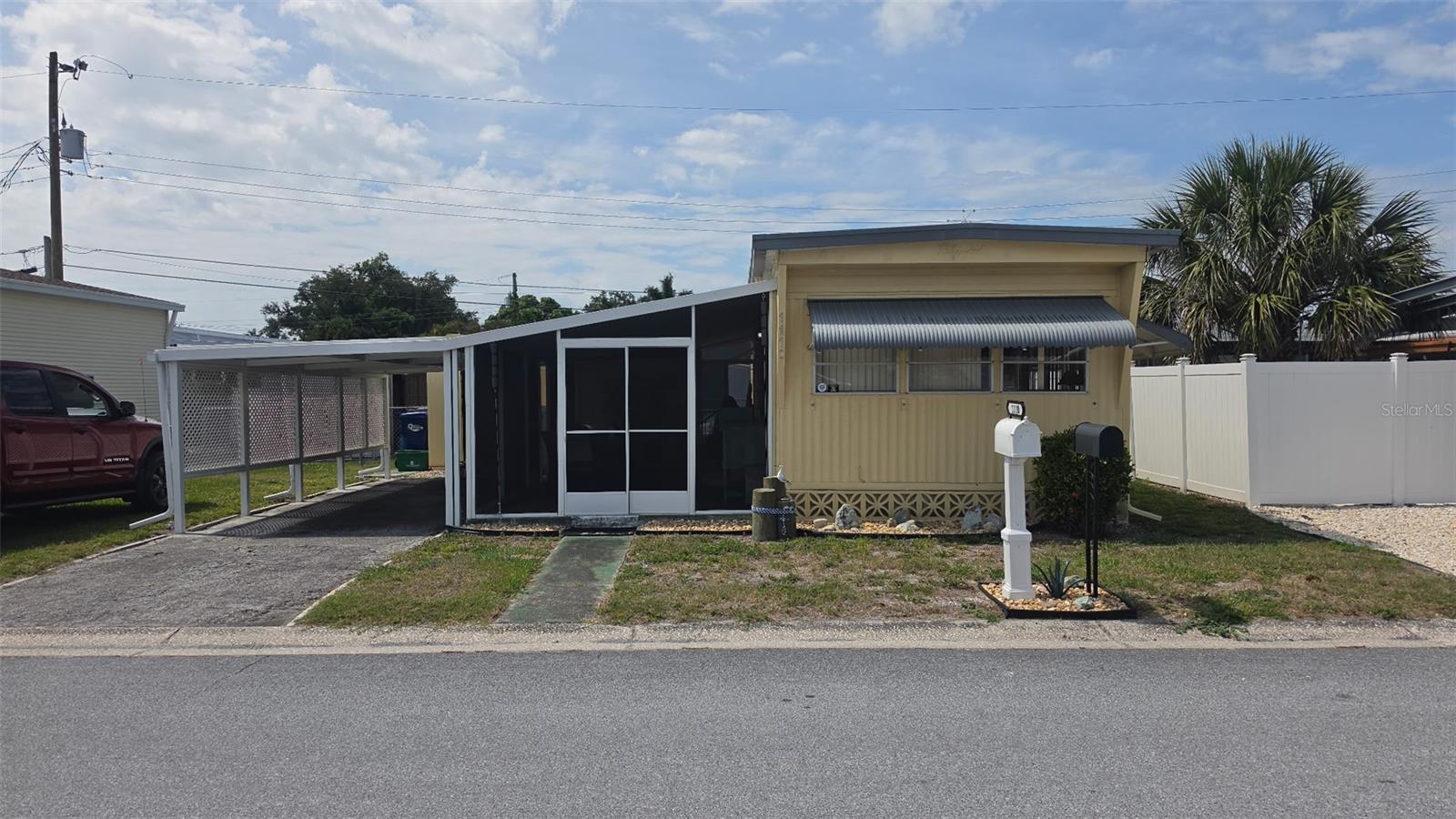 Image 3 of 44 For 1110 49th Ave Drive W