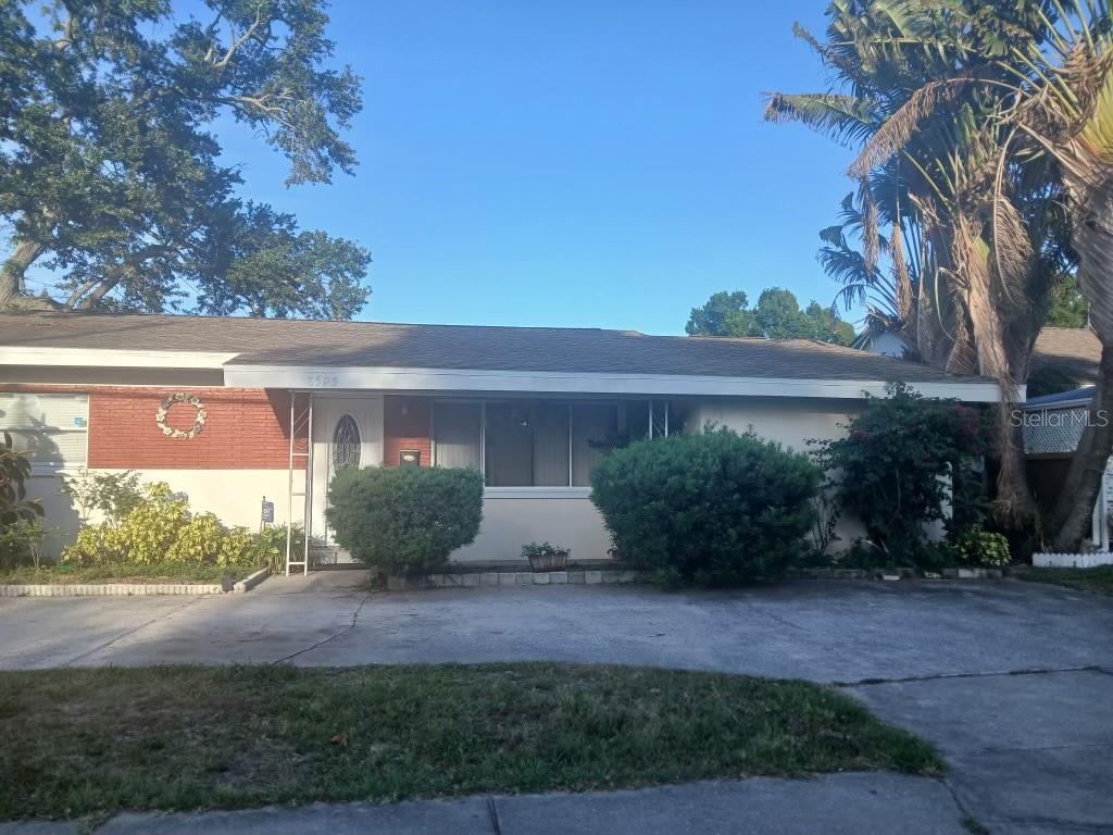 Listing Details for 8595 52nd Street N, PINELLAS PARK, FL 33781