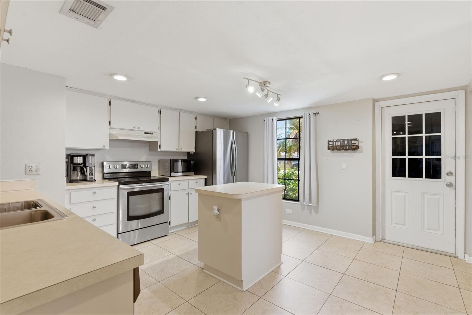 Image 13 of 49 For 23057 Brighton Place