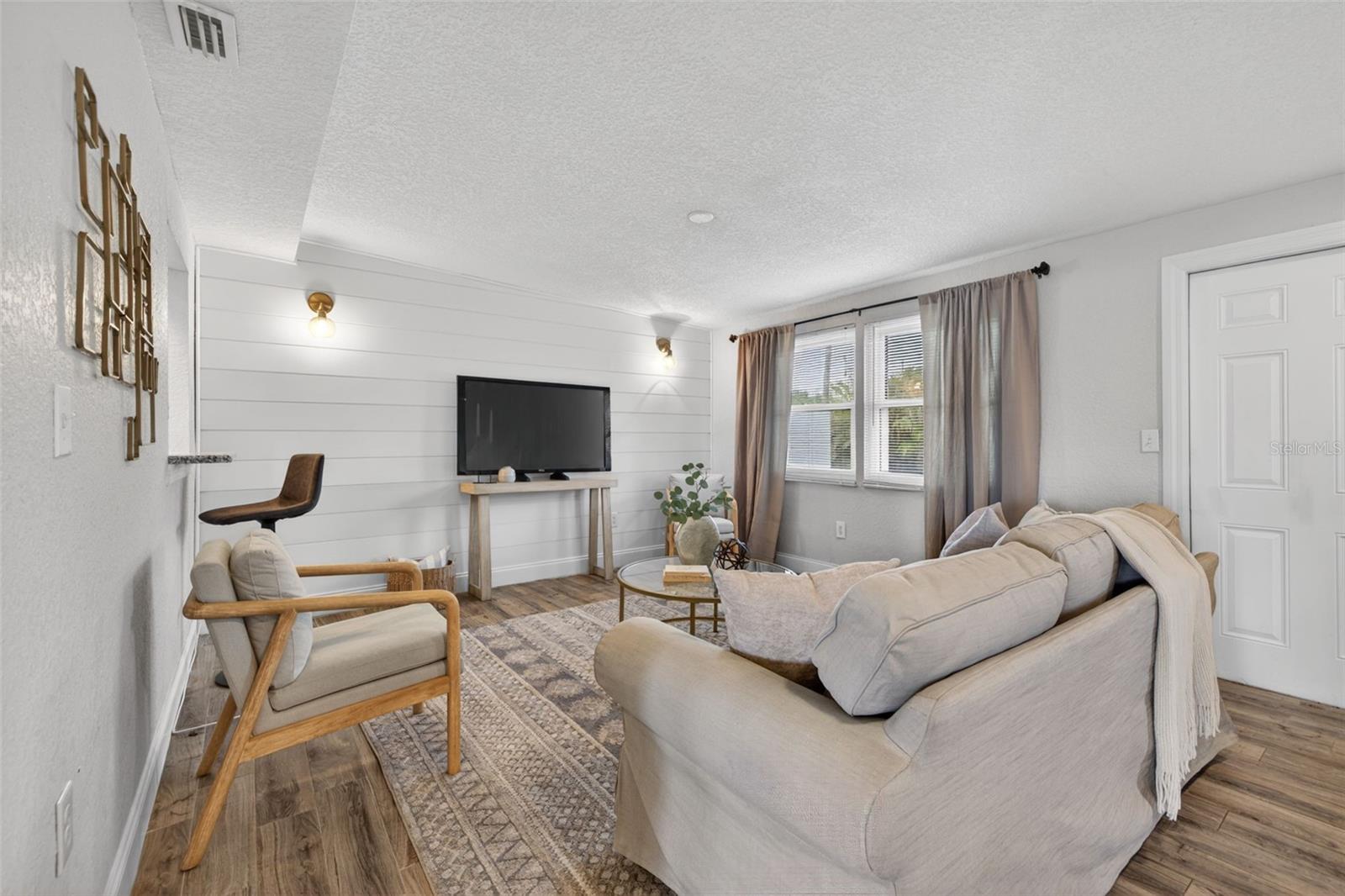 Image 18 of 37 For 6740 31st Avenue N