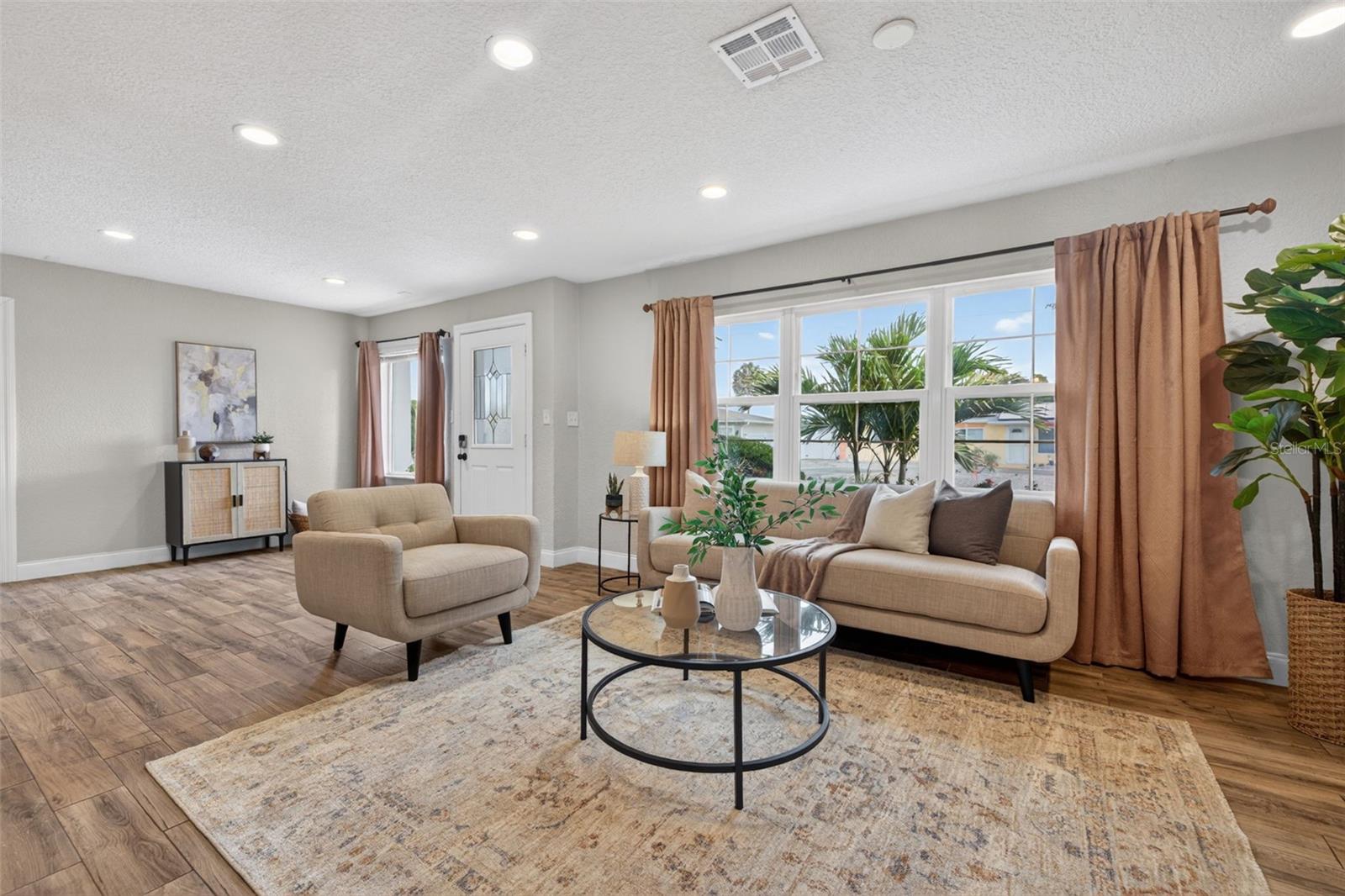Image 4 of 37 For 6740 31st Avenue N