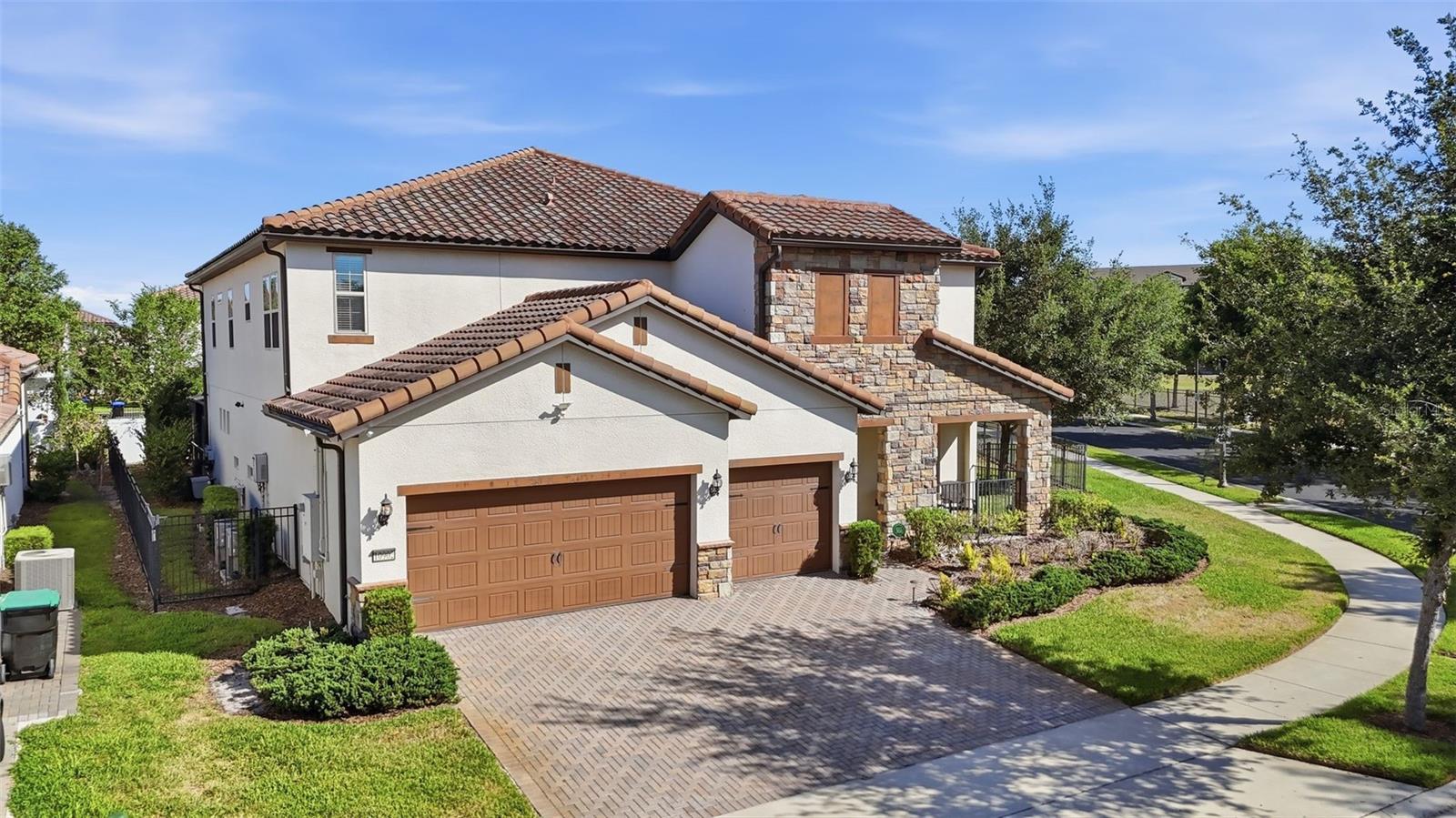 Image 67 of 76 For 10902 Citron Oaks Drive