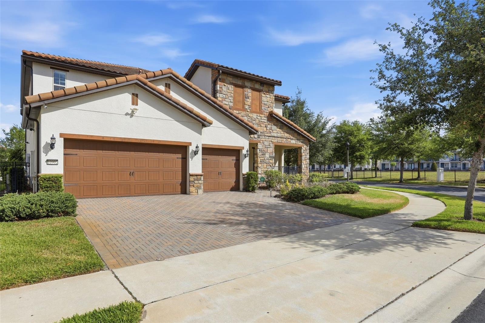 Image 68 of 76 For 10902 Citron Oaks Drive