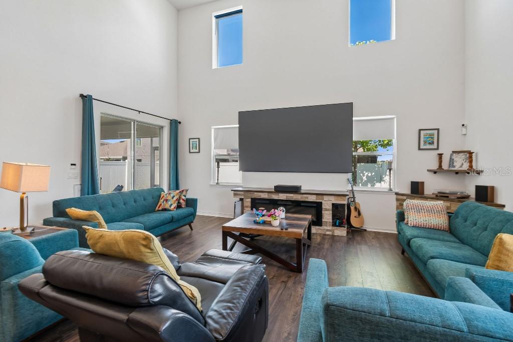 Image 13 of 47 For 1101 Lone Palm Way