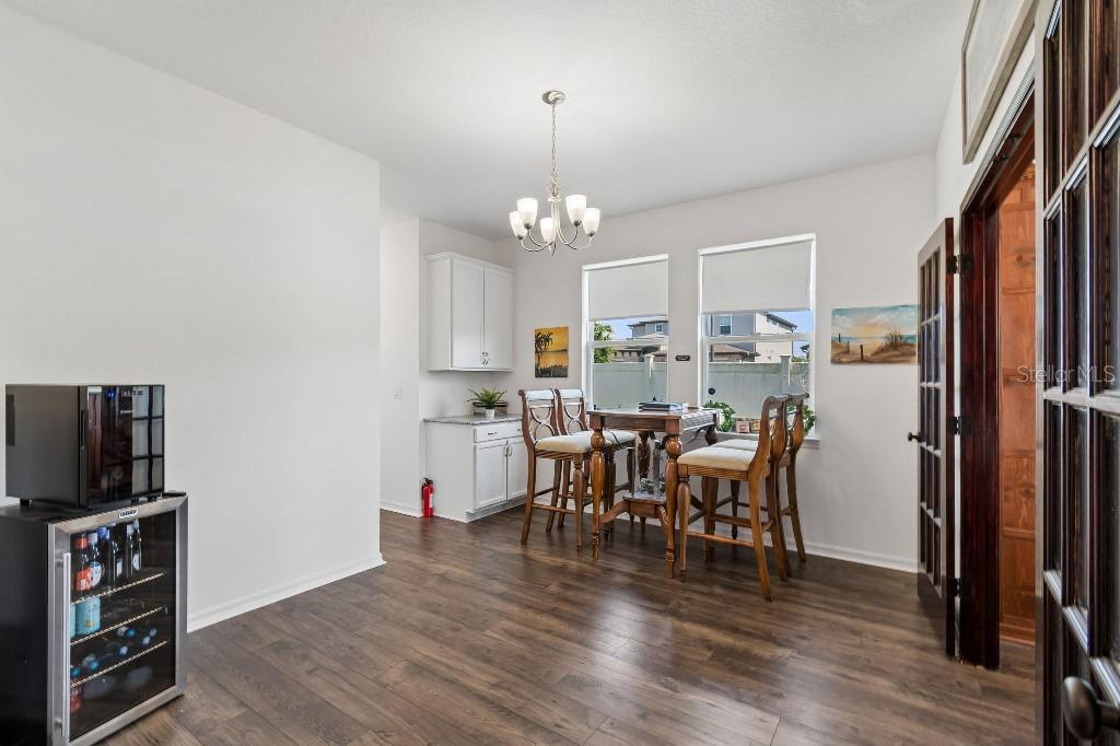 Image 4 of 47 For 1101 Lone Palm Way