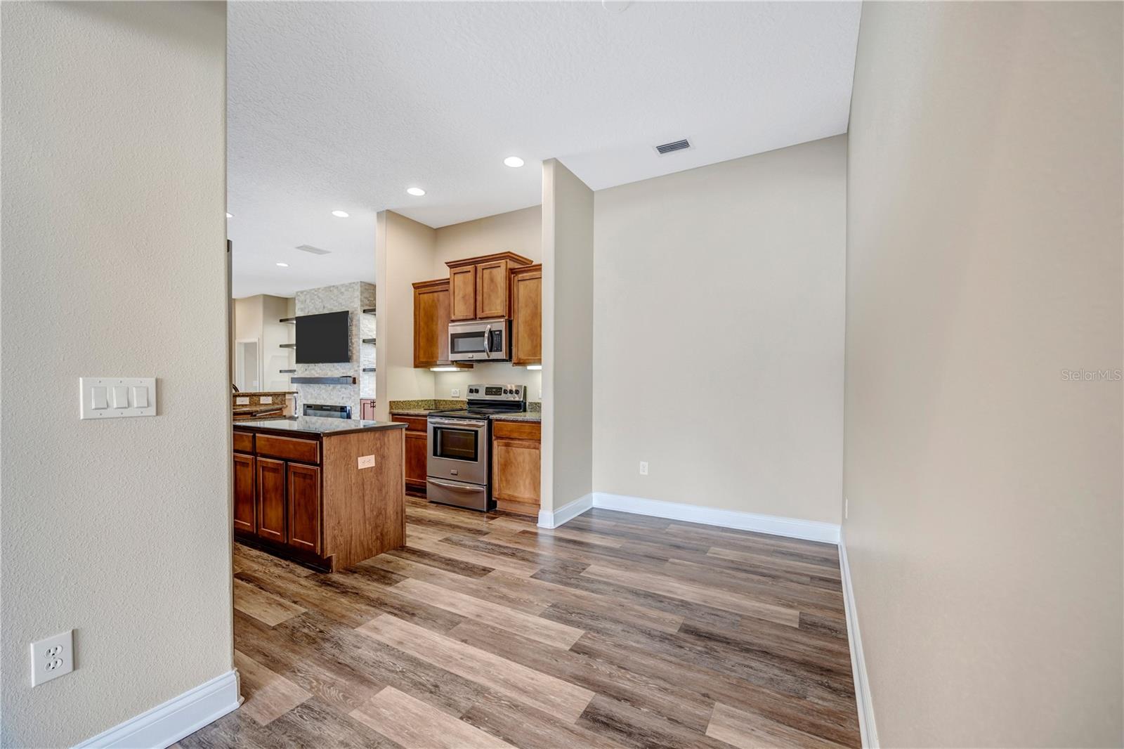 Image 11 of 57 For 27438 Sora Boulevard