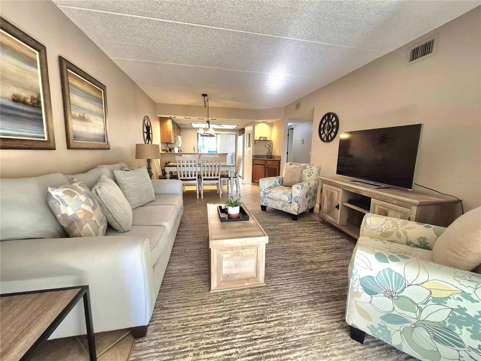 Image 16 of 42 For 50 Woodlake Place