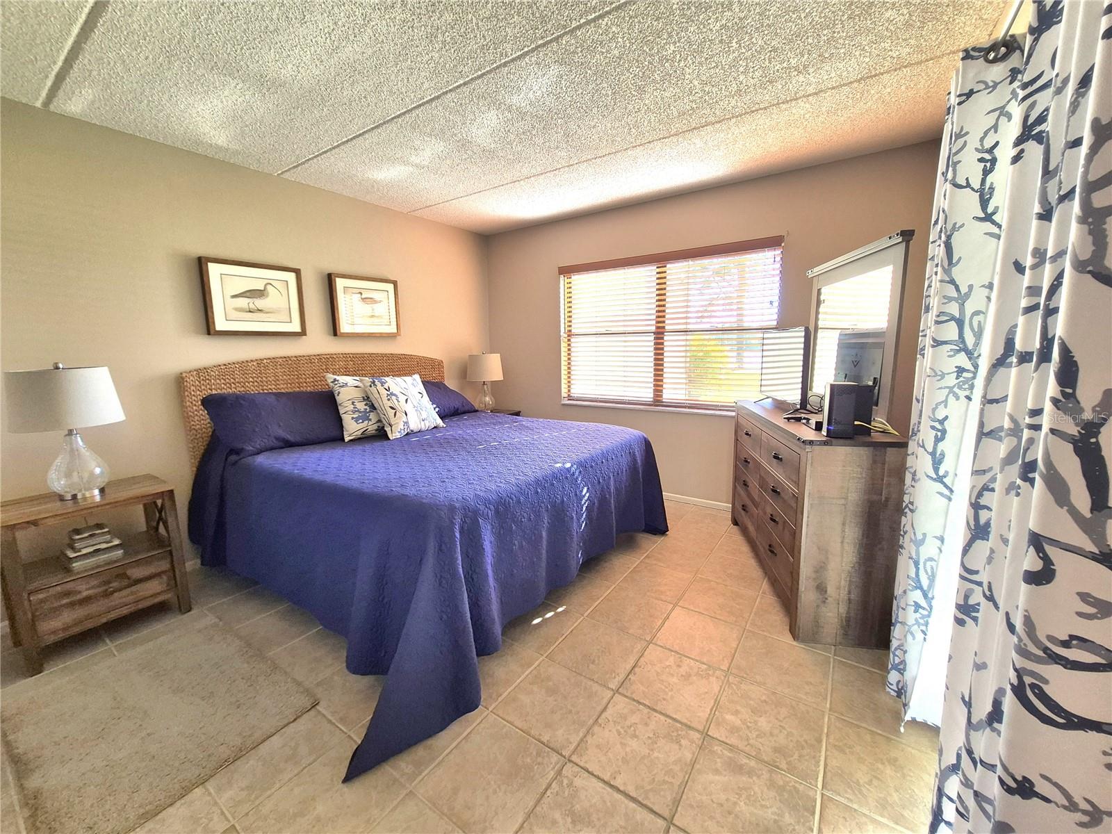 Image 22 of 42 For 50 Woodlake Place