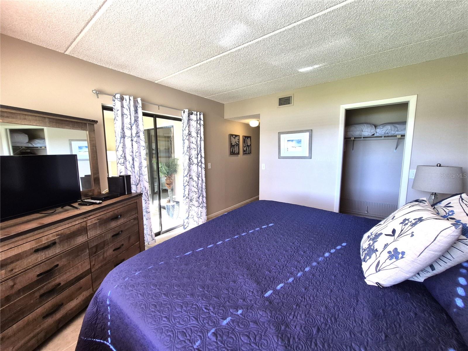 Image 24 of 42 For 50 Woodlake Place