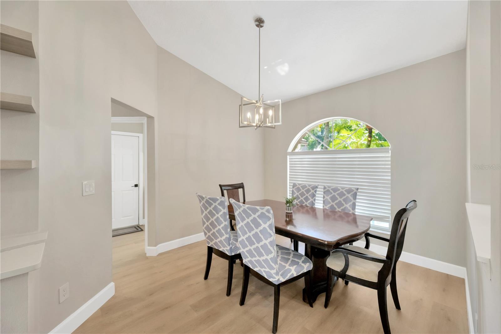 Image 16 of 67 For 4617 Basswood Street