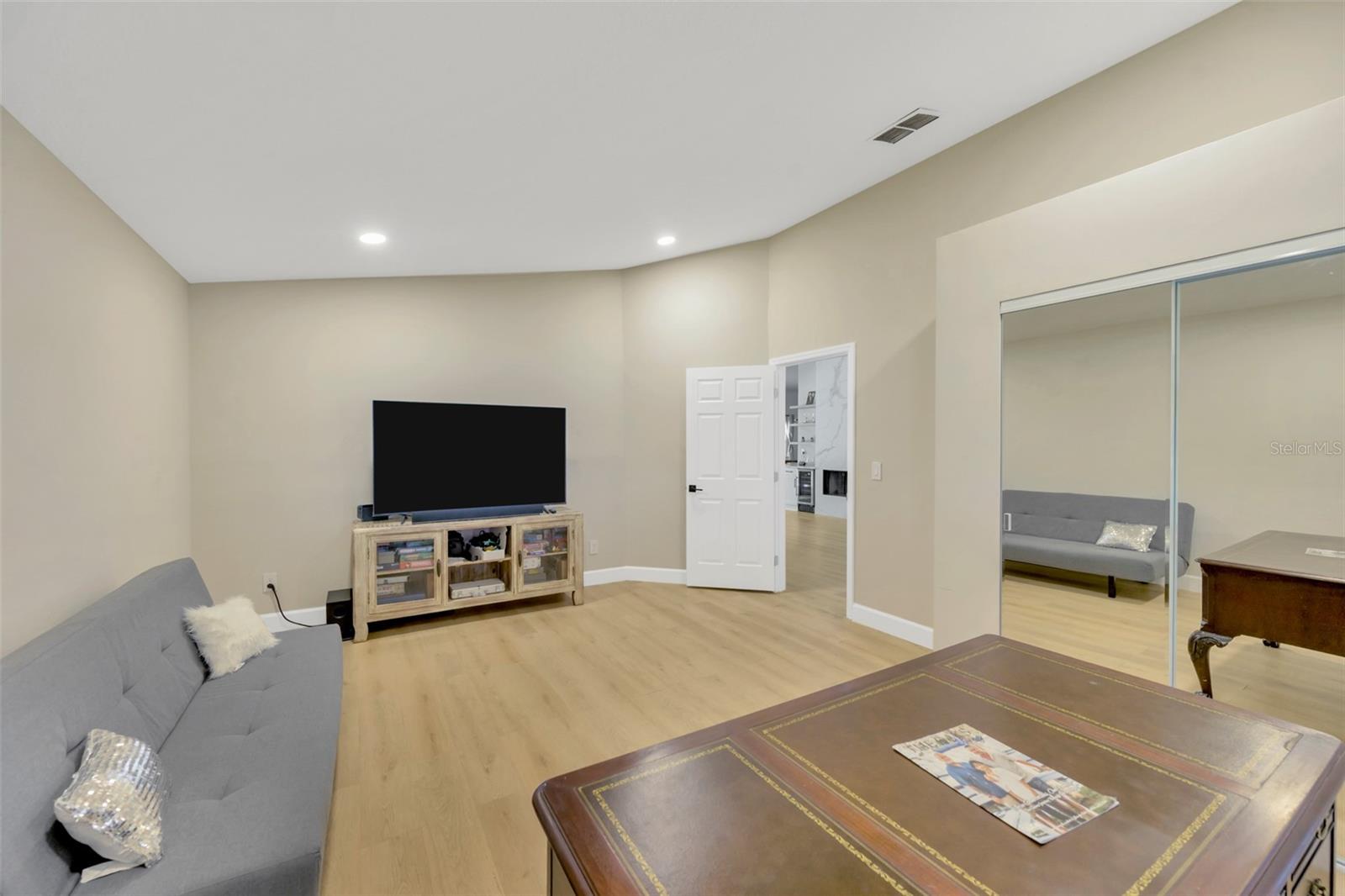 Image 40 of 67 For 4617 Basswood Street