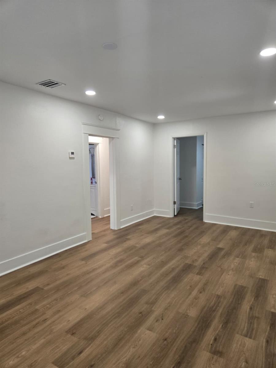 Image 2 of 11 For 709 James Street