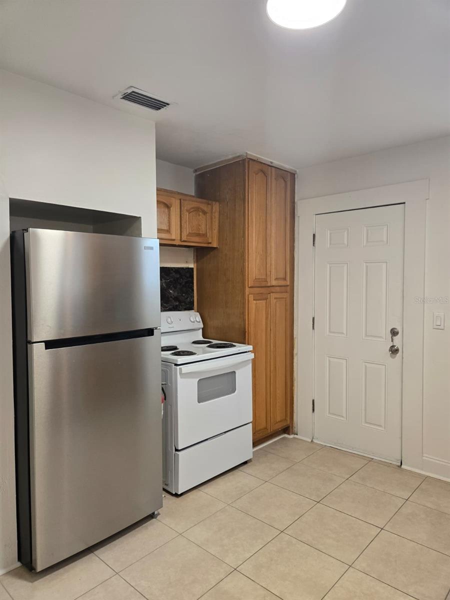 Image 4 of 11 For 709 James Street