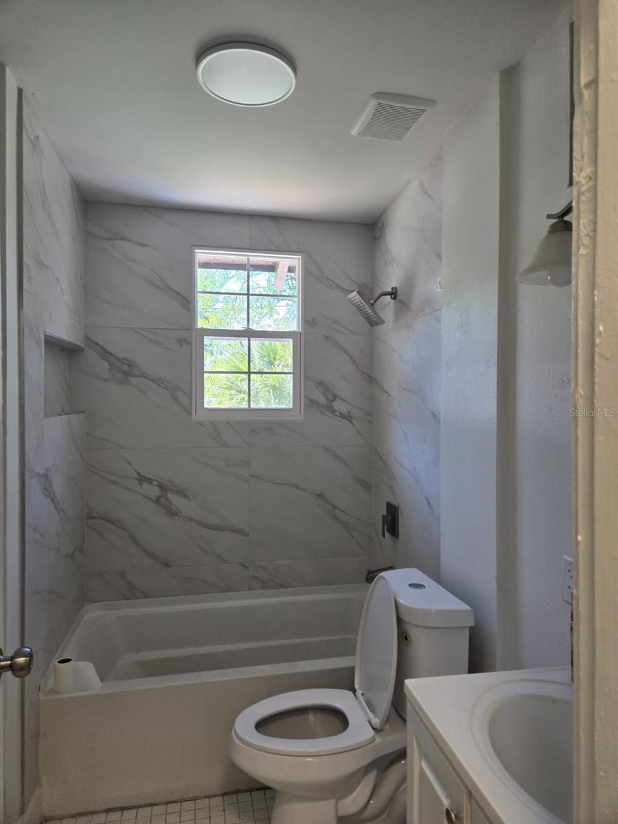 Image 8 of 11 For 709 James Street