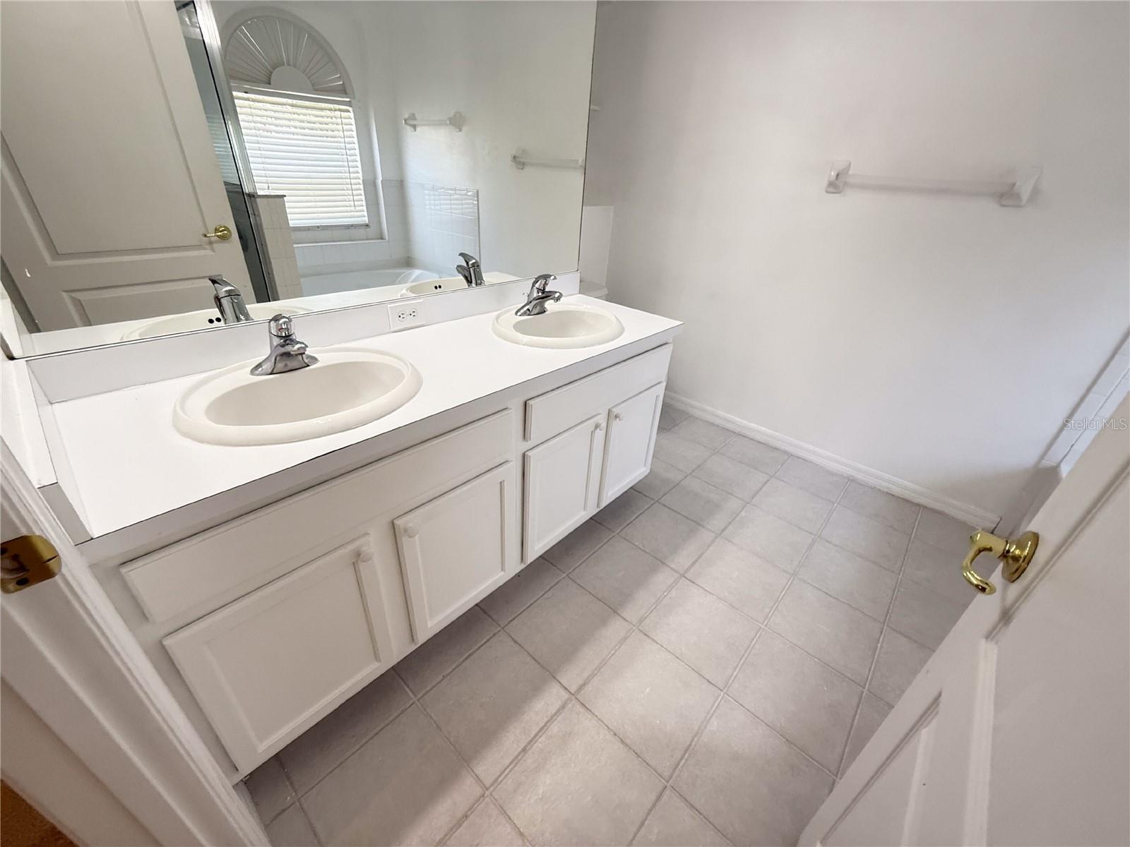 Image 18 of 33 For 13047 Bridleford Drive