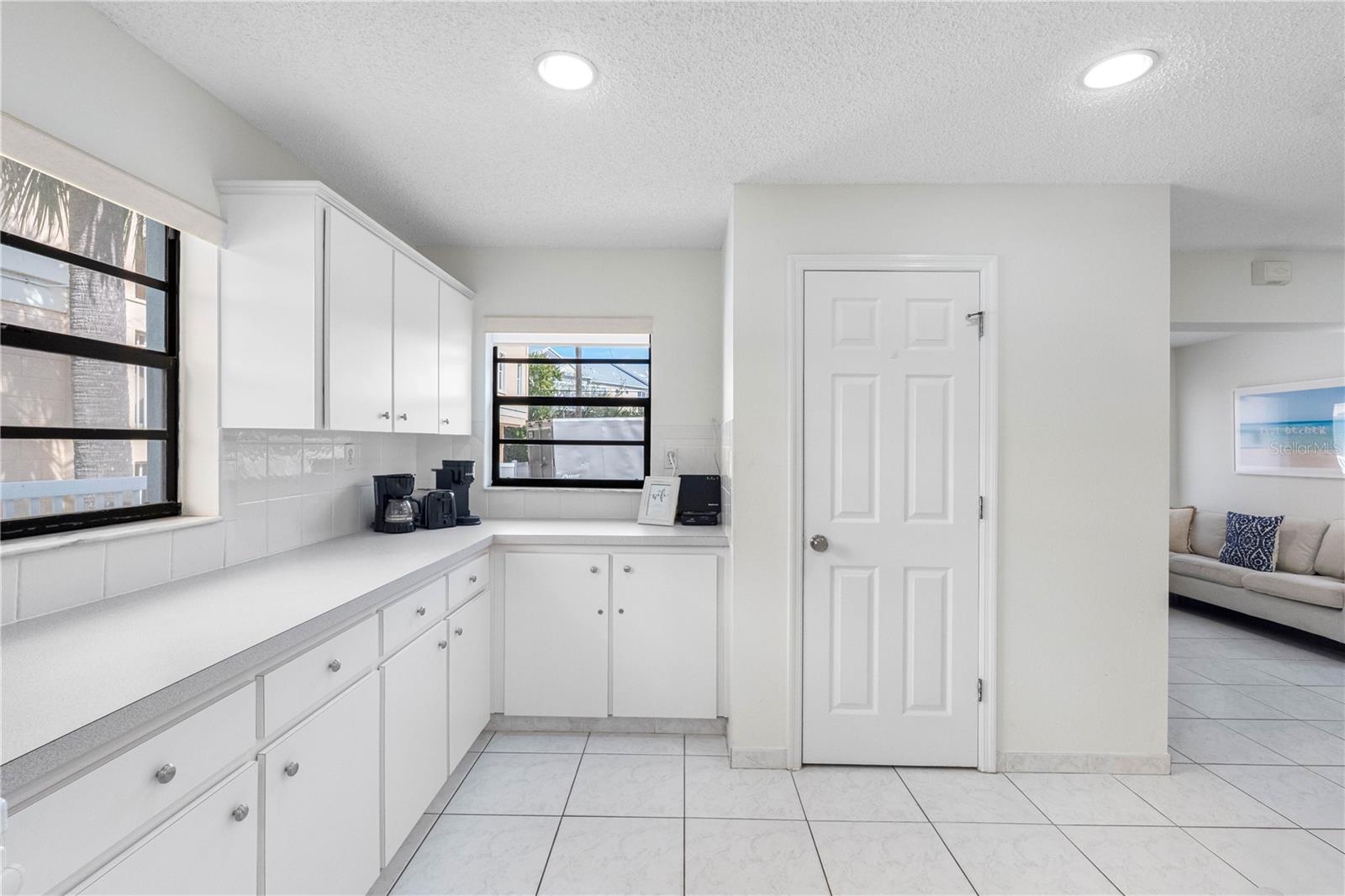 Image 19 of 50 For 614 Gulf Boulevard 9