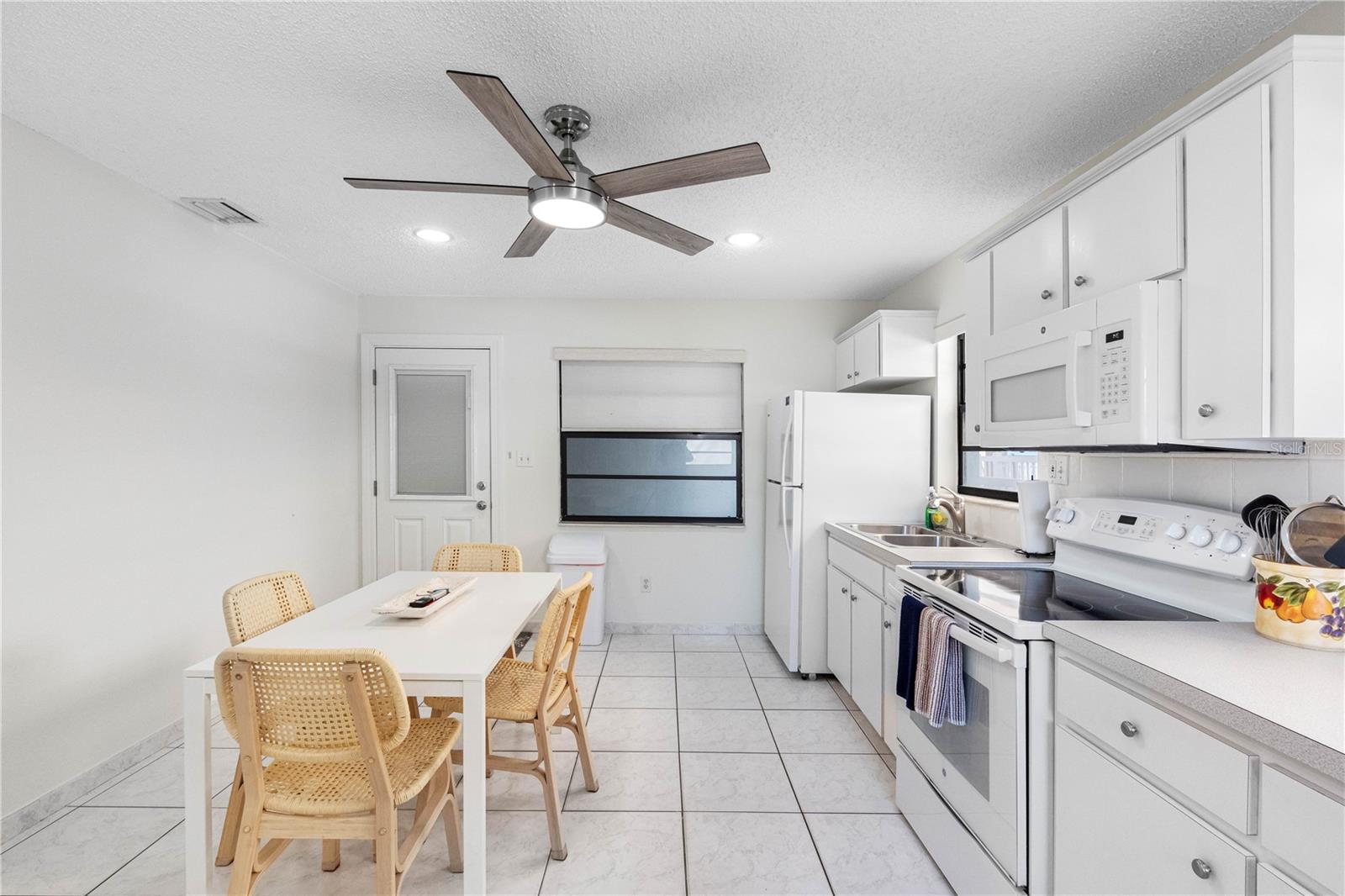 Image 20 of 50 For 614 Gulf Boulevard 9
