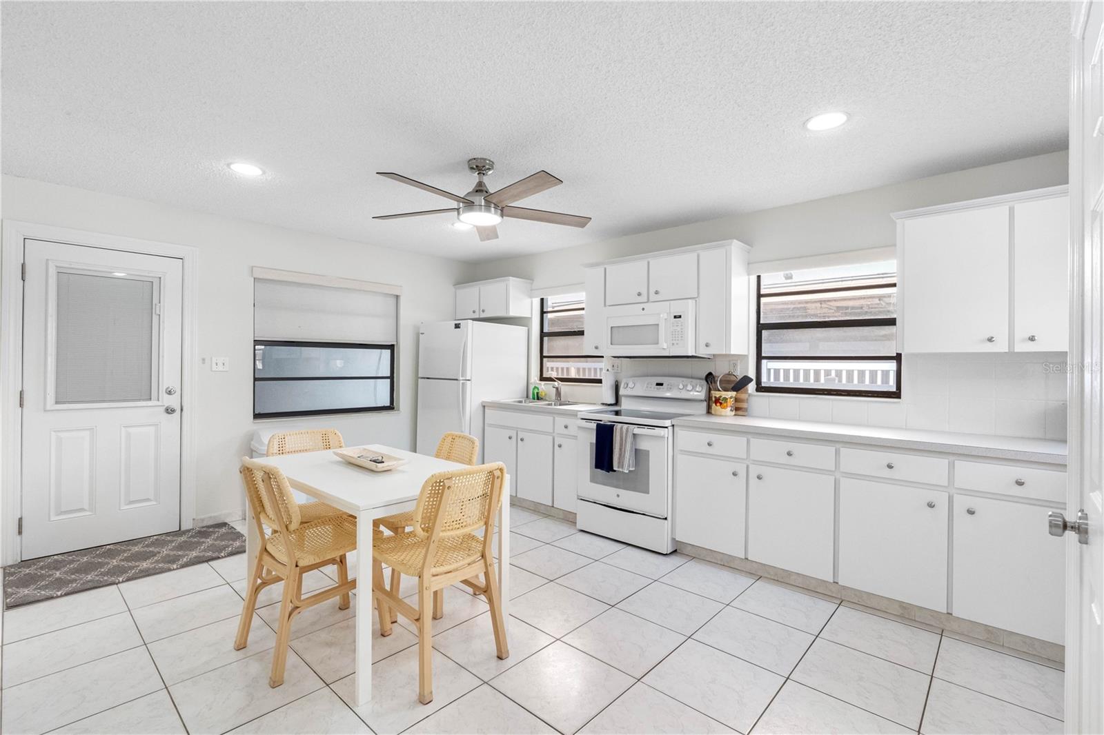 Image 21 of 50 For 614 Gulf Boulevard 9