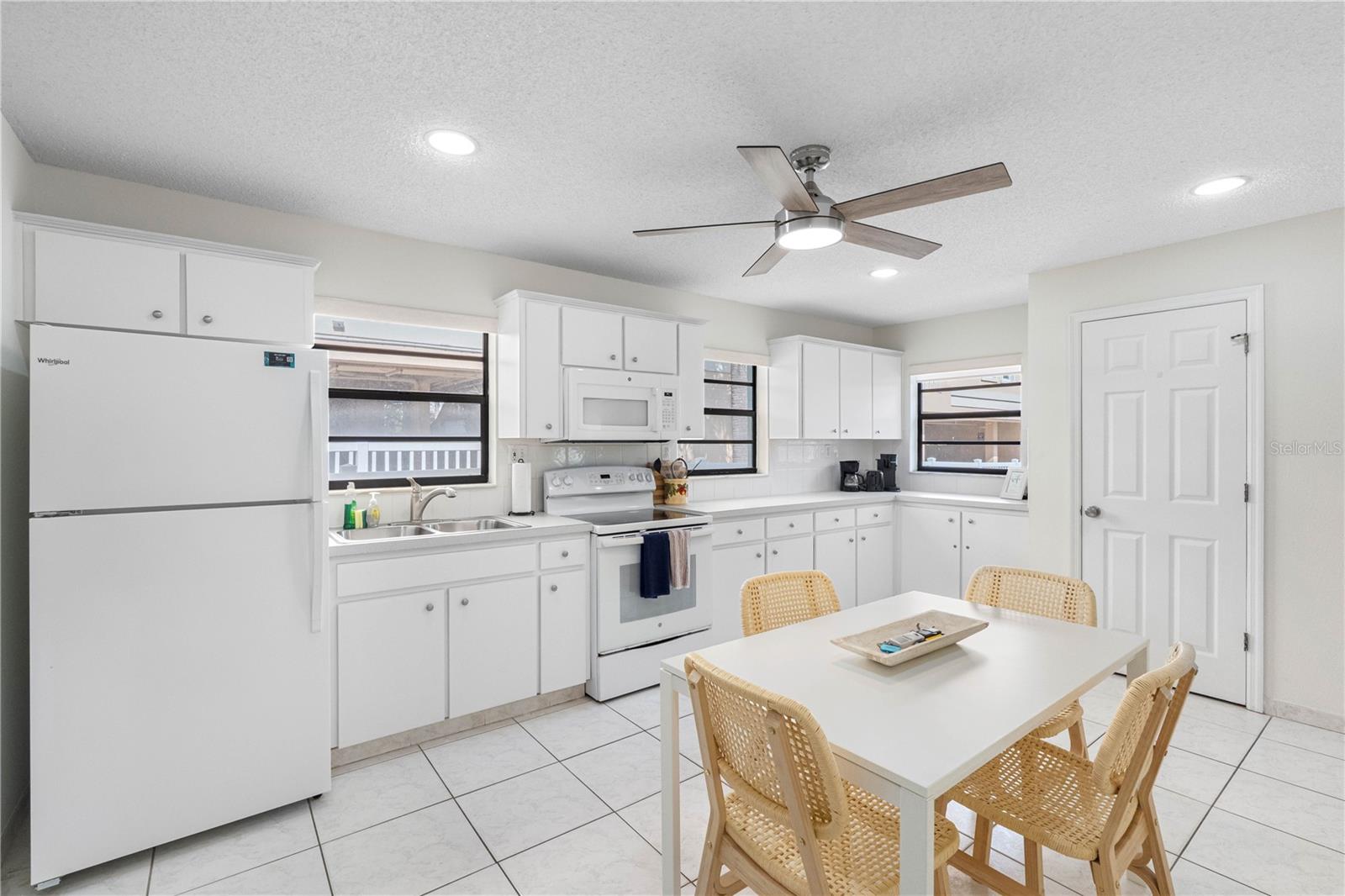 Image 22 of 50 For 614 Gulf Boulevard 9