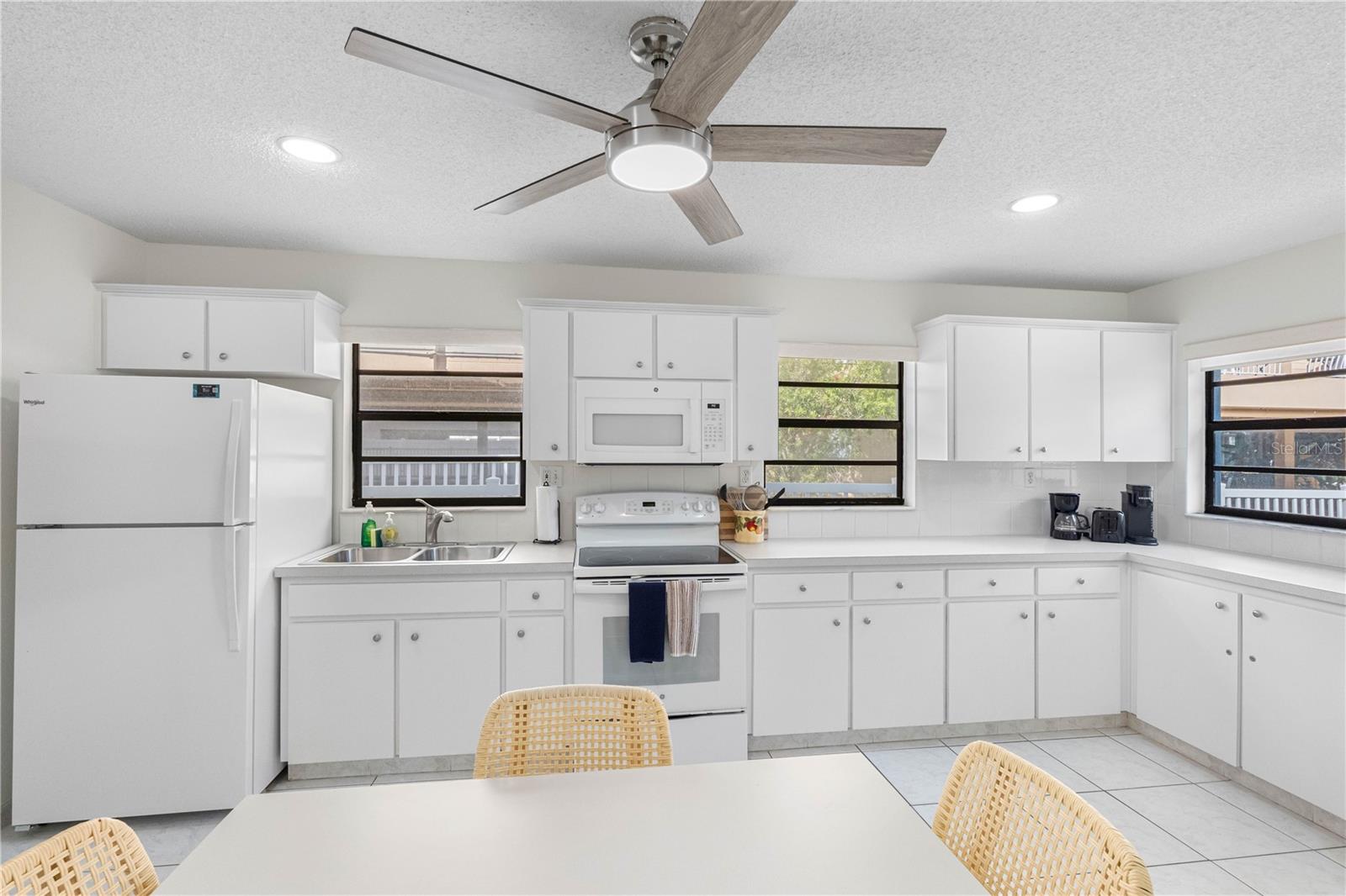 Image 23 of 50 For 614 Gulf Boulevard 9