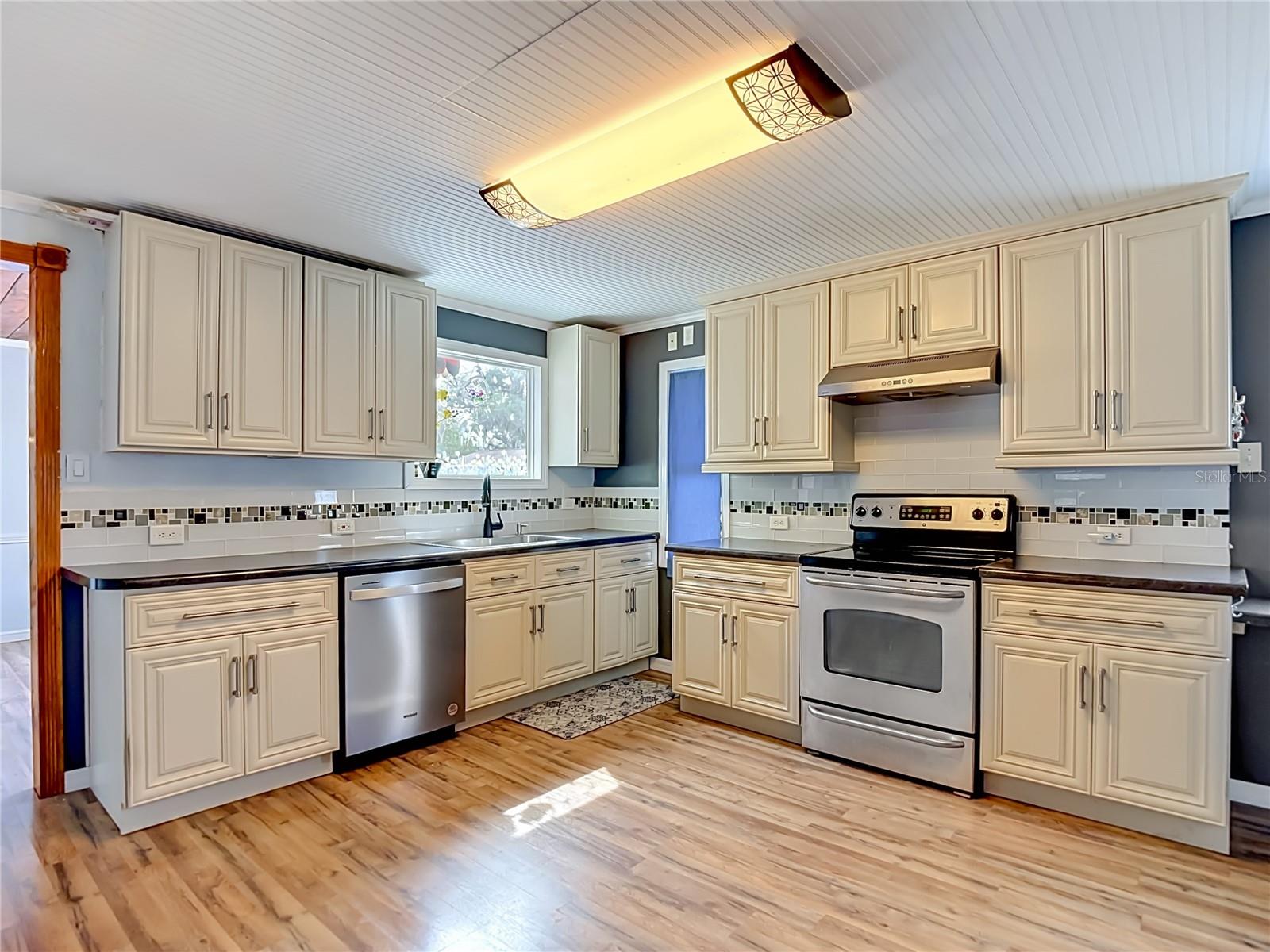 Image 12 of 60 For 38703 9th Avenue