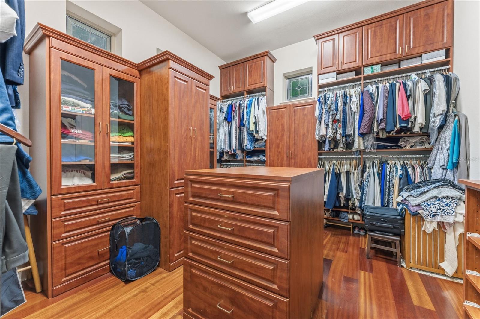 Listing photo id 8 for 18901 Lakes Edge Way