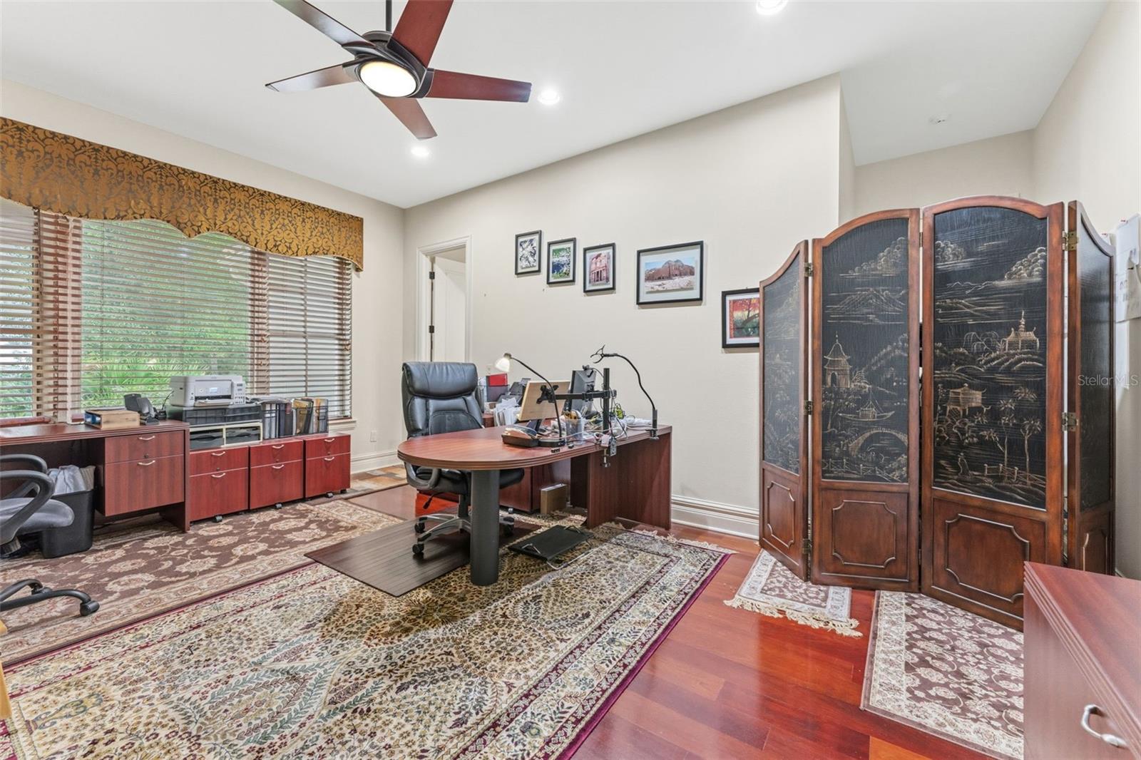 Listing photo id 14 for 18901 Lakes Edge Way