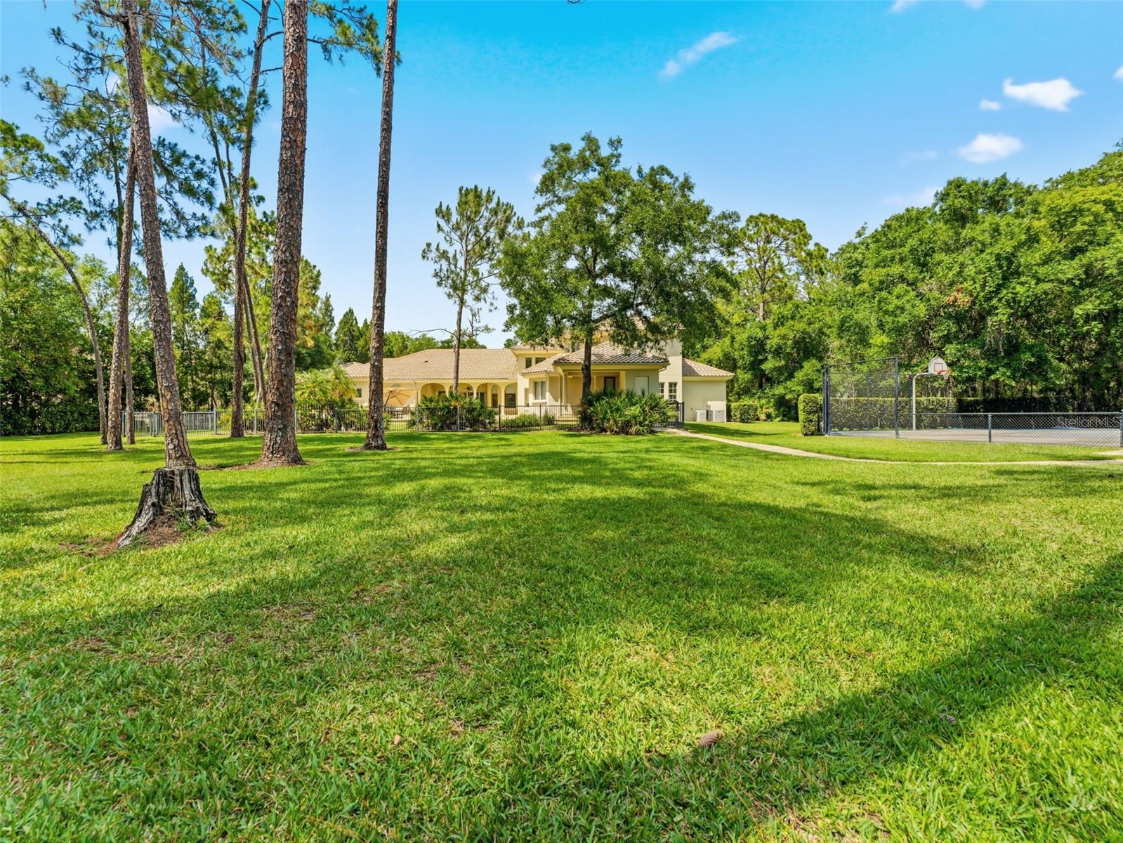 Listing photo id 16 for 18901 Lakes Edge Way