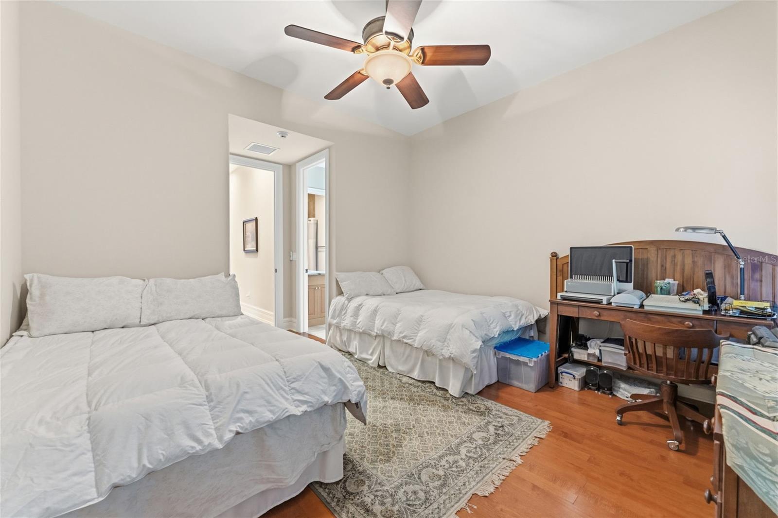 Listing photo id 21 for 18901 Lakes Edge Way