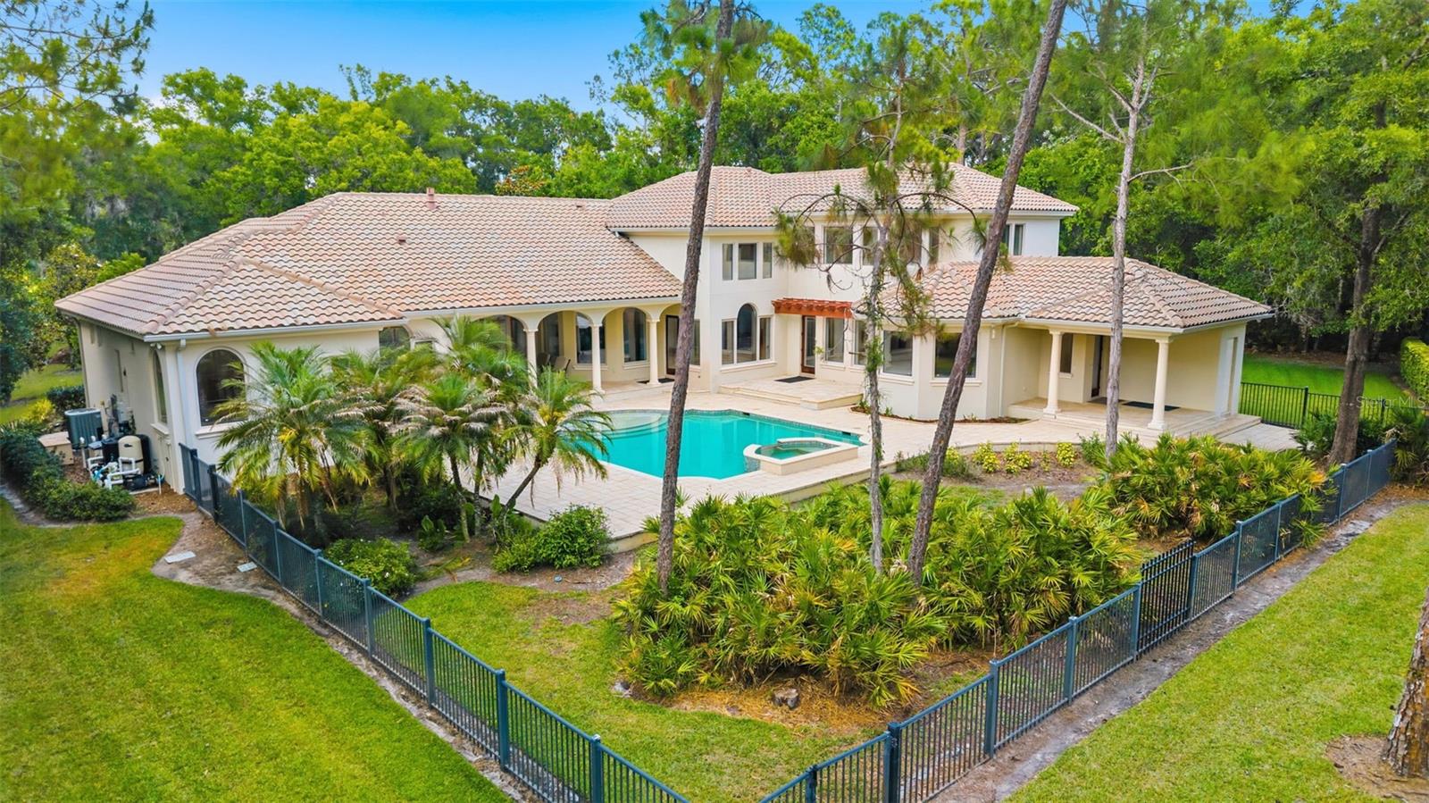 Listing photo id 22 for 18901 Lakes Edge Way