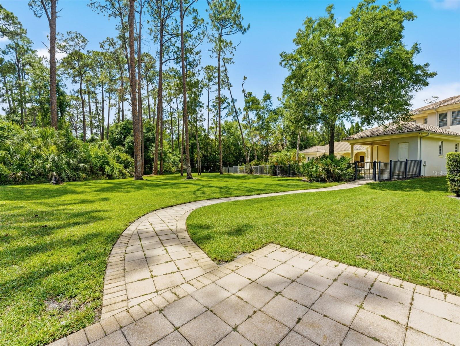Listing photo id 27 for 18901 Lakes Edge Way