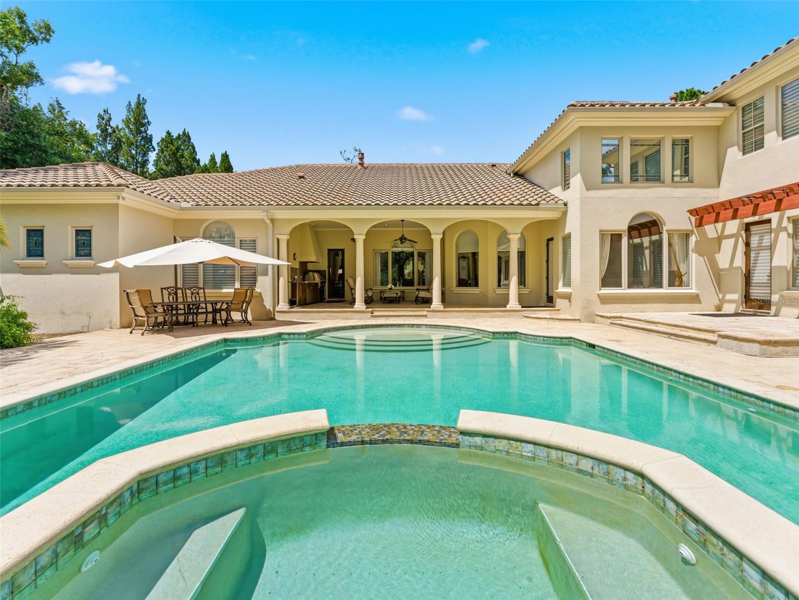 Listing photo id 1 for 18901 Lakes Edge Way