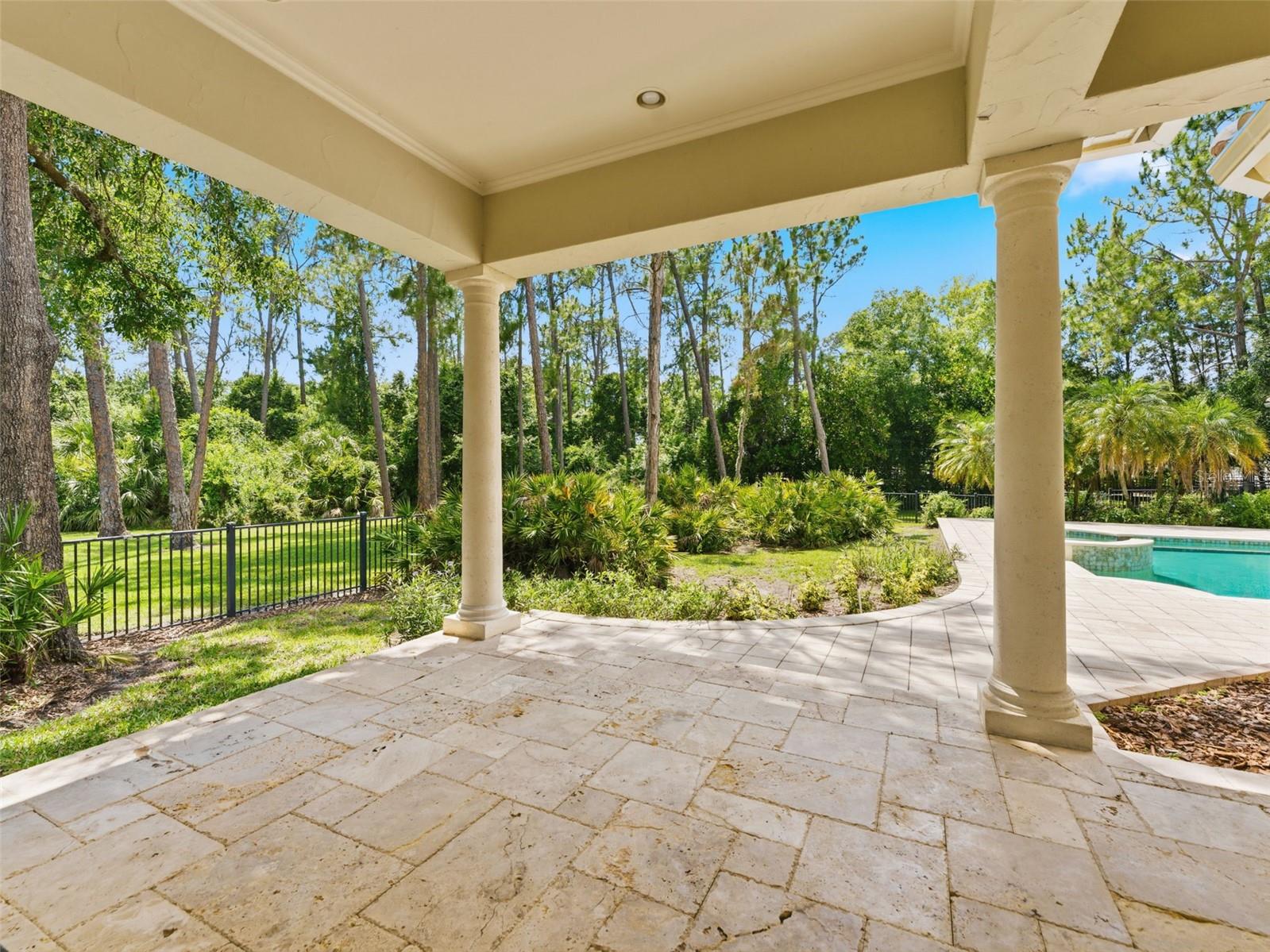 Listing photo id 28 for 18901 Lakes Edge Way