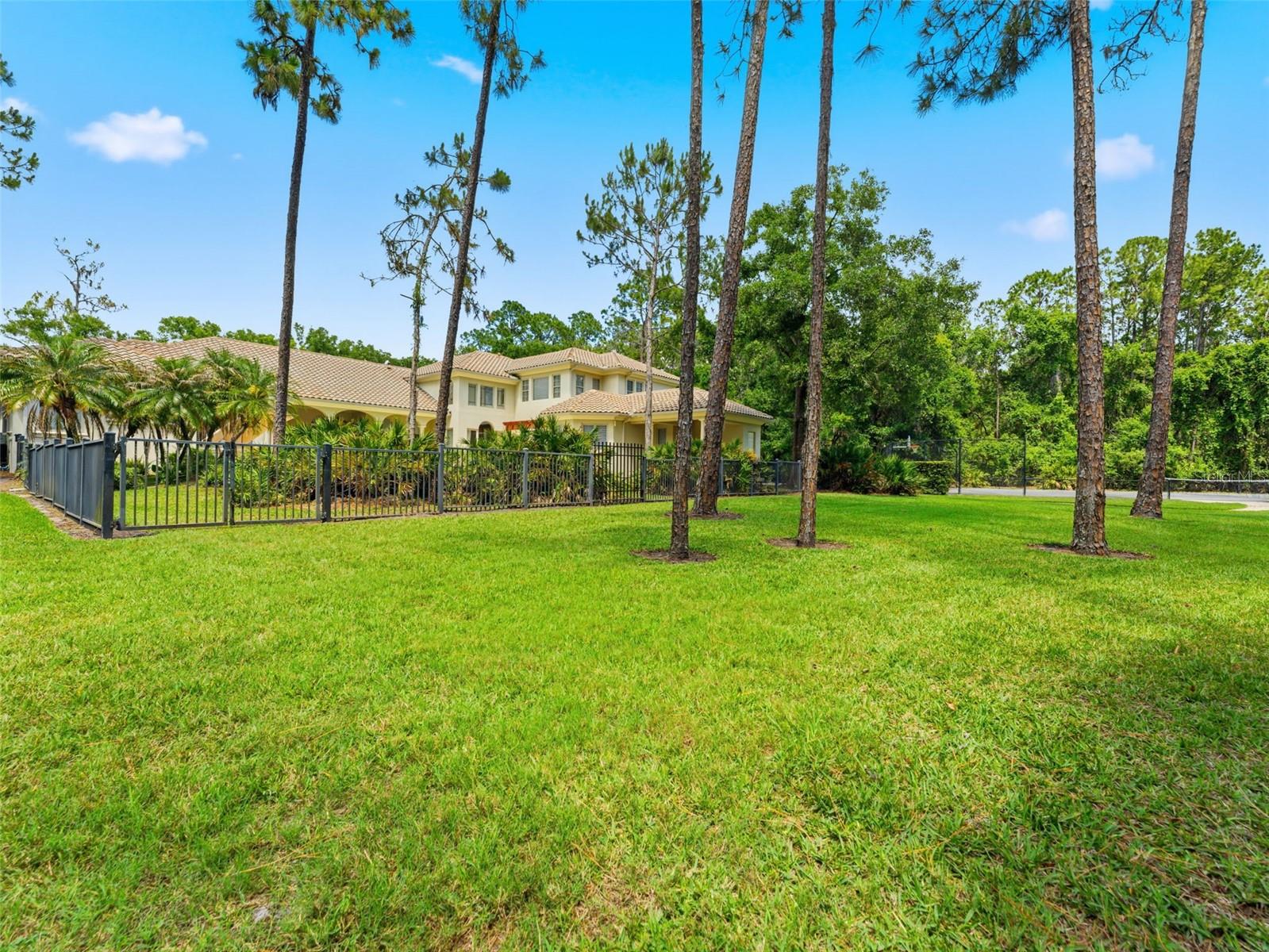 Listing photo id 29 for 18901 Lakes Edge Way