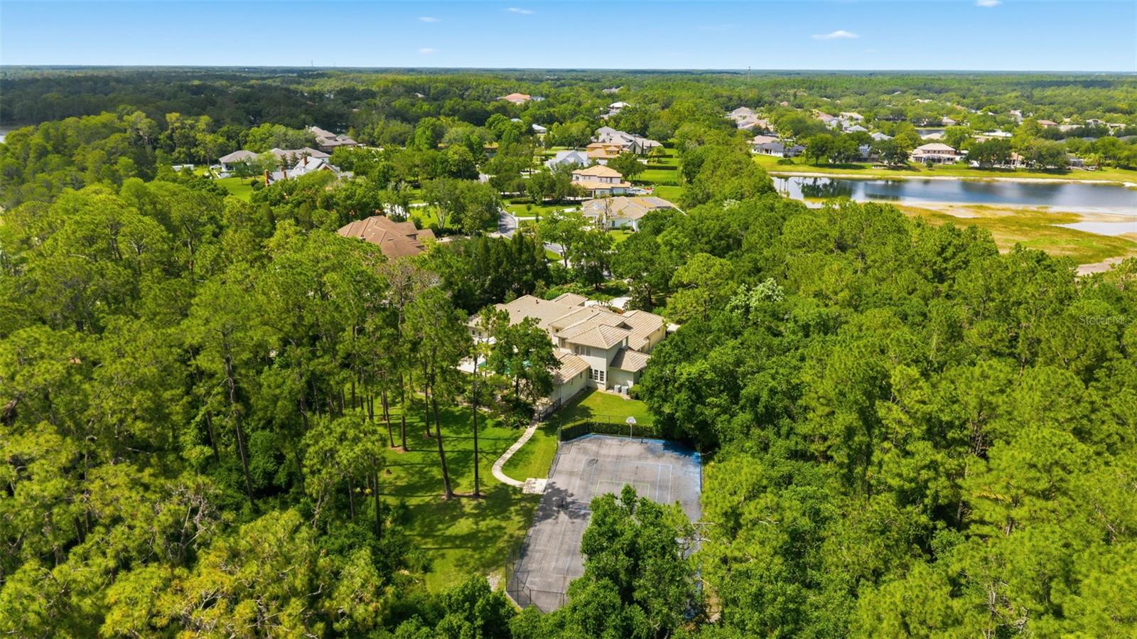 Listing photo id 32 for 18901 Lakes Edge Way