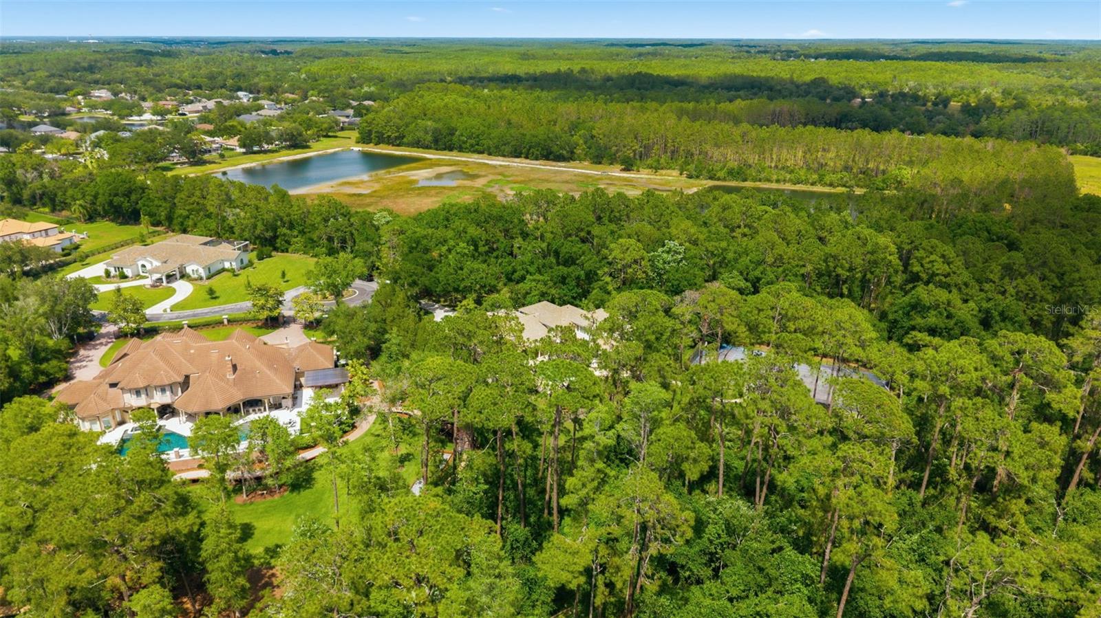 Listing photo id 33 for 18901 Lakes Edge Way