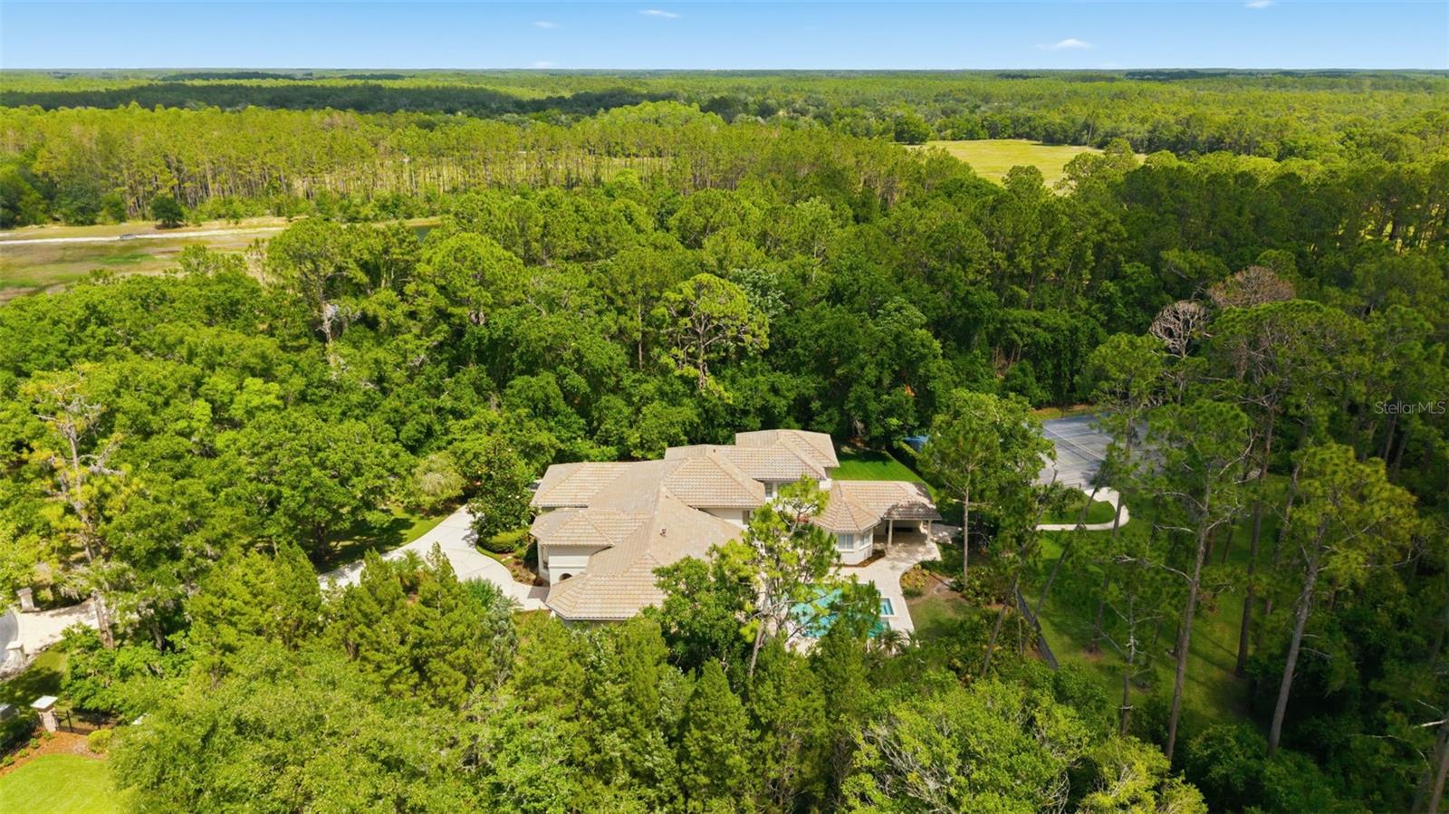 Listing photo id 34 for 18901 Lakes Edge Way